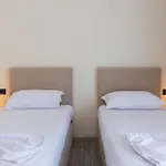 מלון Broadway Boutique 4*