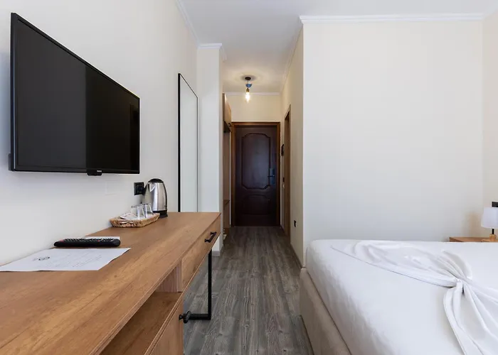 מלון Broadway Boutique Hotel 4*