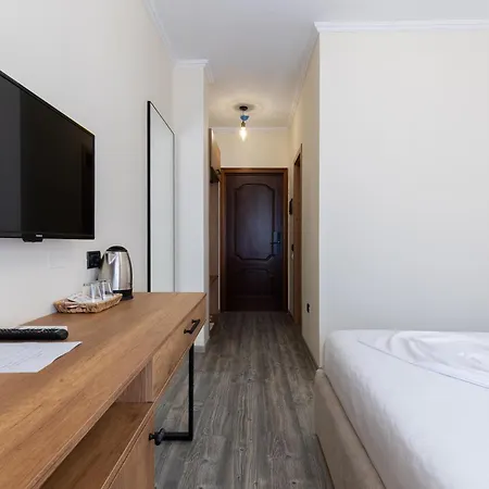 מלון Broadway Boutique 4*